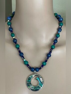 22 inch Abalone Shell bead necklace NWOT